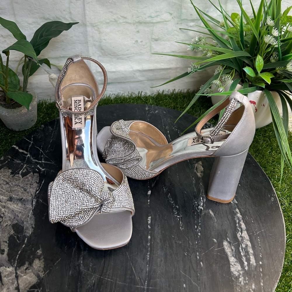 BADGLEY MISCHKA Poppy Rhinestone Bejeweled Block Heel Silver 7.5 - Picture 4 of 13
